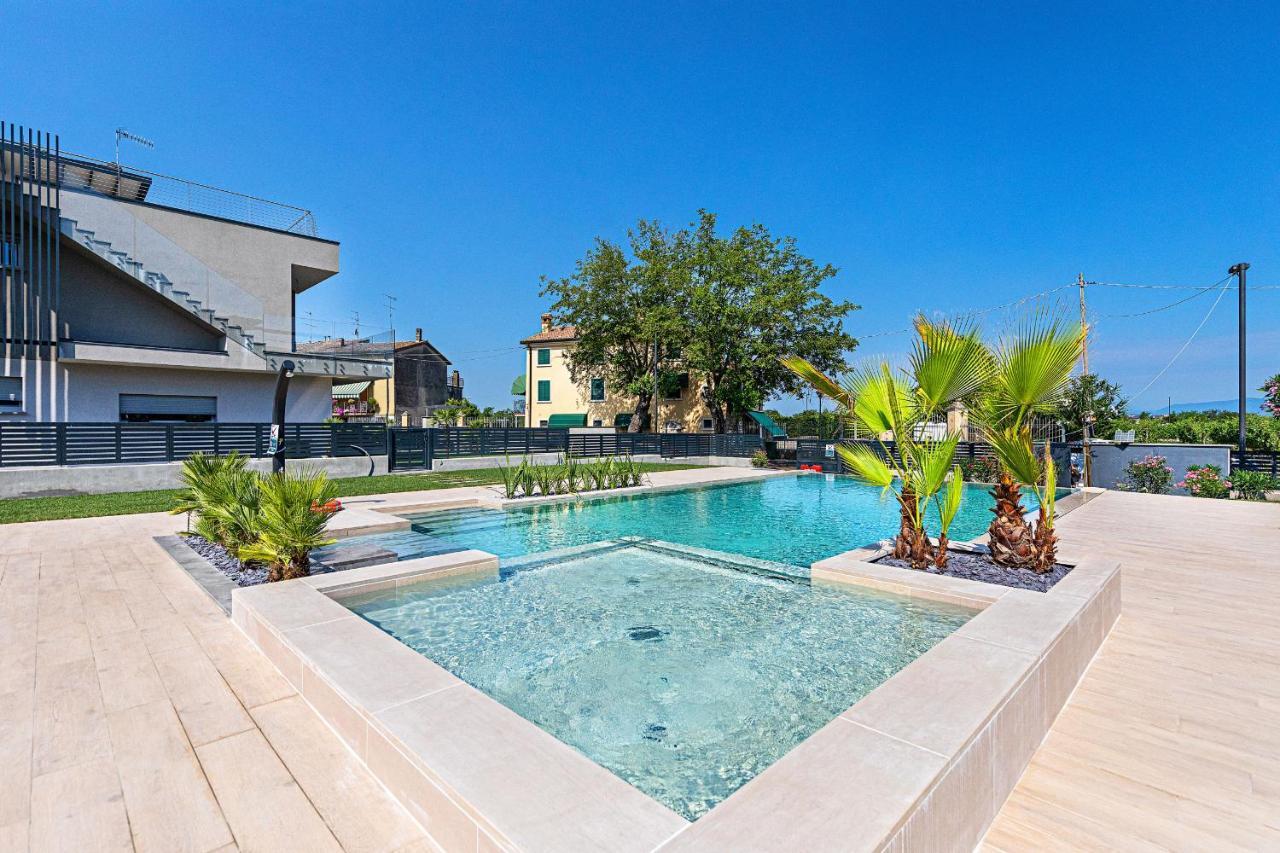 شقة Una Terrazza Sul Lago A2 Con Piscina By Wonderful Italy بسكييرا ديل غاردا المظهر الخارجي الصورة